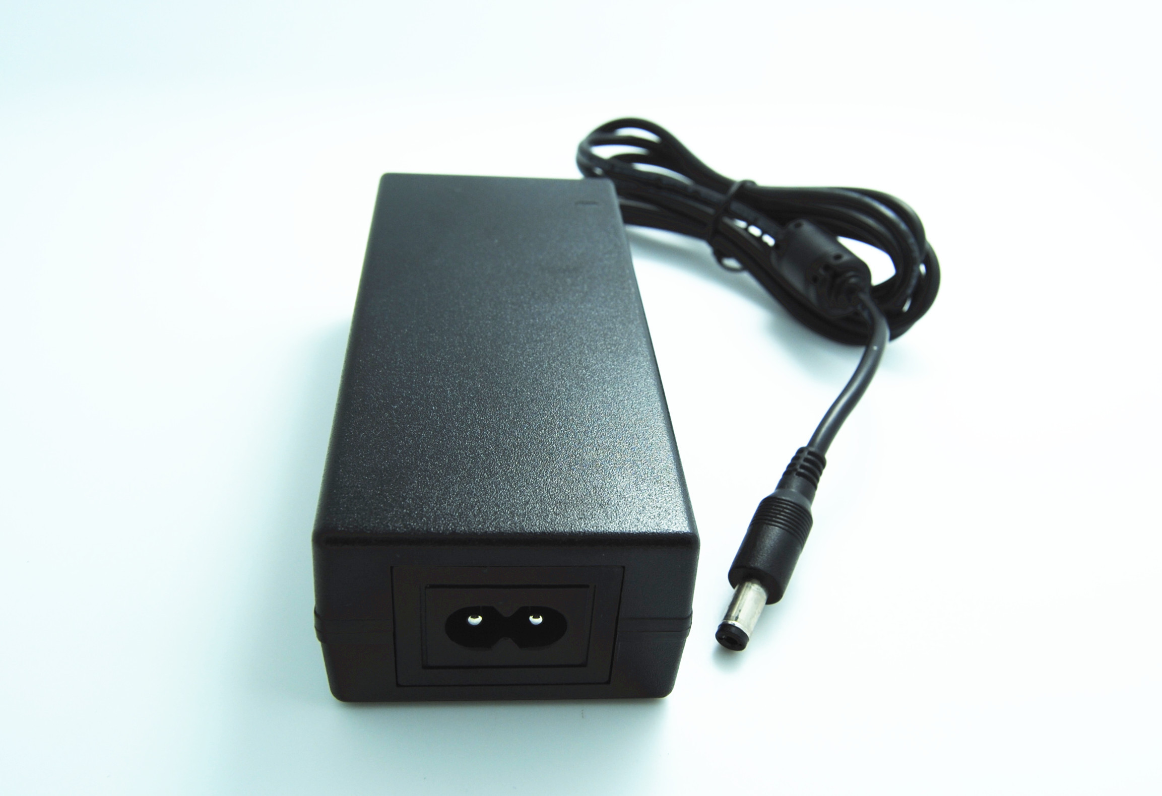 12V 5A 60W ha prodotto l'adattatore di corrente continua Della videocamera di sicurezza con un incavo di 2 perni