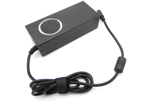 Il CE certifica il CA 90W all'adattatore universale di potere del computer portatile di CC sopra la protezione corrente
