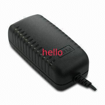 Adattatore universale di corrente alternata di 15 watt per gli audio e video prodotti