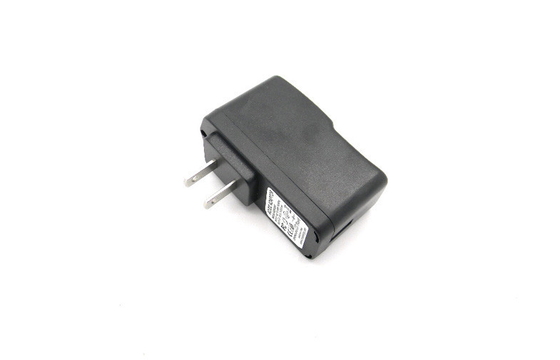 il caricatore universale di viaggio di 5V 2.0A 10W USB ha regolato la spina degli Stati Uniti, cortocircuito