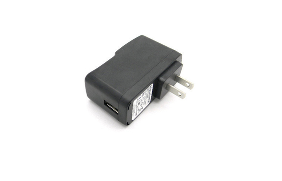 il caricatore universale di viaggio di 5V 2.0A 10W USB ha regolato la spina degli Stati Uniti, cortocircuito