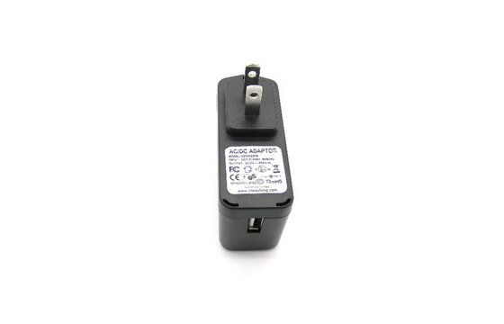 il caricatore universale di viaggio di 5V 2.0A 10W USB ha regolato la spina degli Stati Uniti, cortocircuito