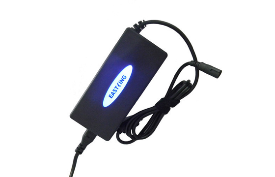 Adattatore universale 5V automatico 2.1A USB di potere del computer portatile Stati Uniti/del Regno Unito 90W con il LED