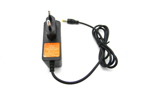 CA all'adattatore 9V 1A sopra tensione per il router, 100-240Vac di potere del supporto della parete di CC