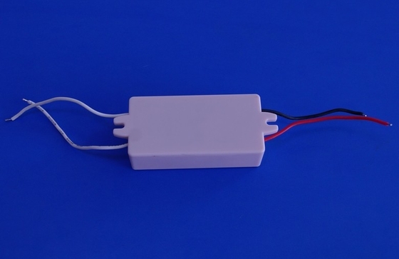 L'iluminazione pubblica di alta efficienza 24w ha condotto la corrente costante Ac110v/220v del driver 700ma