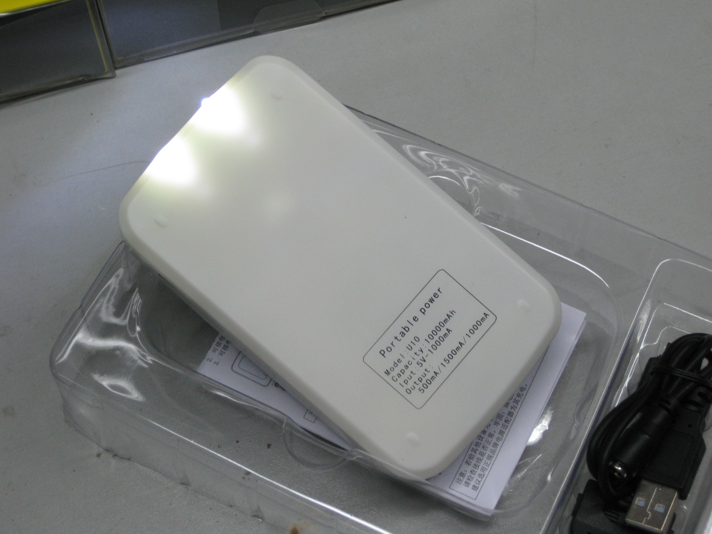 Ni bianco di Ipad - la potenza della batteria portatile del duracell ricaricabile di MH imballa i caricatori del convertitore