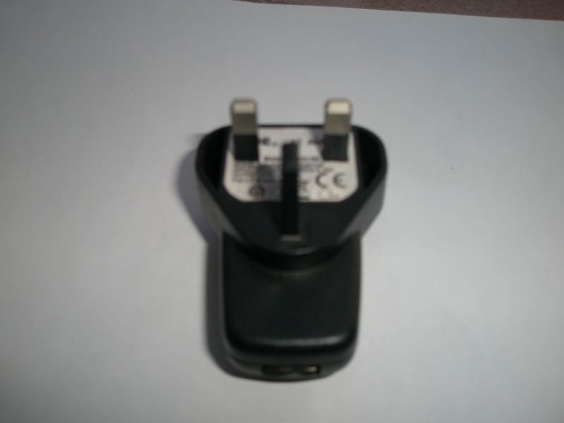 Ktec 5W bianco / nero 2.8V a 12V, 10ma a 1000mA DC caricabatterie universale USB Power Adapter